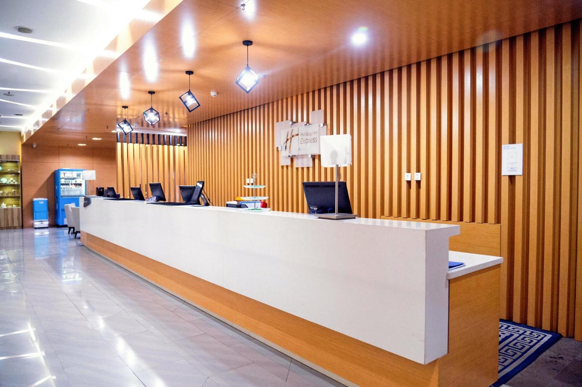 Holiday Inn Express Tangshan Downtown By Ihg Exteriör bild